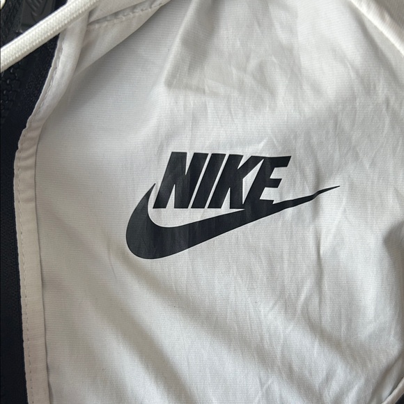 Nike Black and White Women's Jacket - Picture 3 of 4